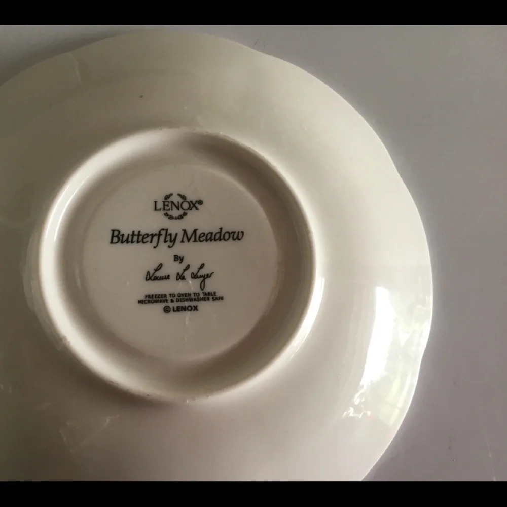 LENOX BUTTERFLY MEADOW  (Lady Bug & Grasshopper Motifs)TEA CUP‎